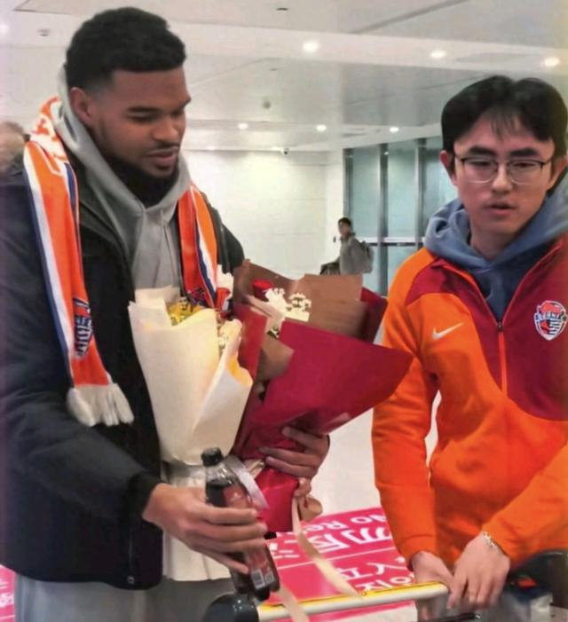 pp电子-青岛海牛新赛季保级稳了？法国中场大牌外援确定加盟，已抵达青岛|埃朱马|青岛市|米兰-里斯蒂奇|萨里奇|中超_新浪体育_新浪新闻